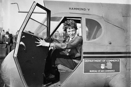 Selecionar Mulheres revolucionárias: Amelia Earhart Mulheres revolucionárias: Amelia Earhart