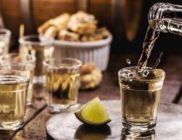 Dia Nacional da Cachaça: a história da bebida que virou símbolo do Brasil